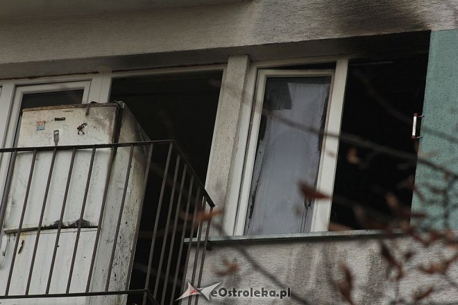Pożar w mieszkaniu przy Celulozowej. Jedna osoba trafiła do szpitala [30.10.2013] - zdjęcie #13 - eOstroleka.pl