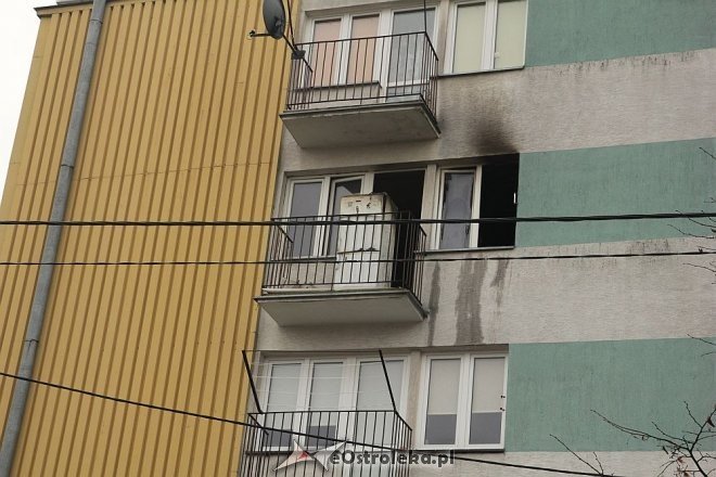 Pożar w mieszkaniu przy Celulozowej. Jedna osoba trafiła do szpitala [30.10.2013] - zdjęcie #15 - eOstroleka.pl