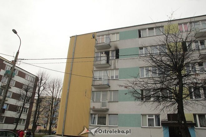 Pożar w mieszkaniu przy Celulozowej. Jedna osoba trafiła do szpitala [30.10.2013] - zdjęcie #16 - eOstroleka.pl