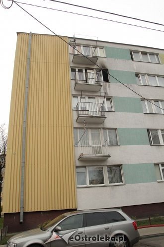 Pożar w mieszkaniu przy Celulozowej. Jedna osoba trafiła do szpitala [30.10.2013] - zdjęcie #18 - eOstroleka.pl