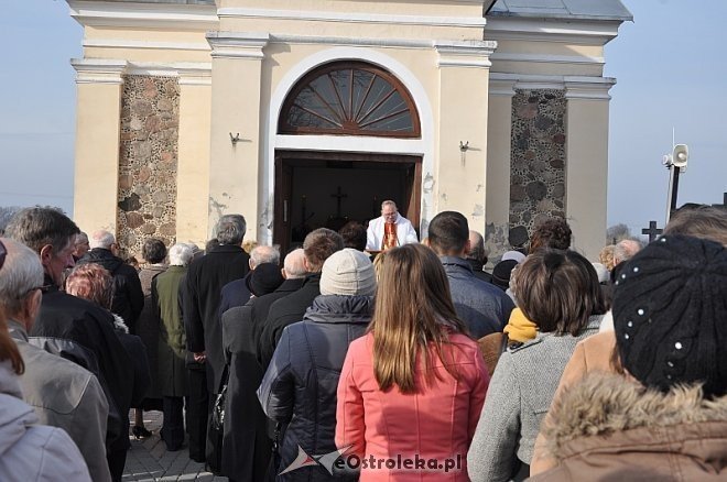 Rzekuń: Święto Zmarłych i procesja na cmentarzu parafialnym [01.11.2013] - zdjęcie #1 - eOstroleka.pl