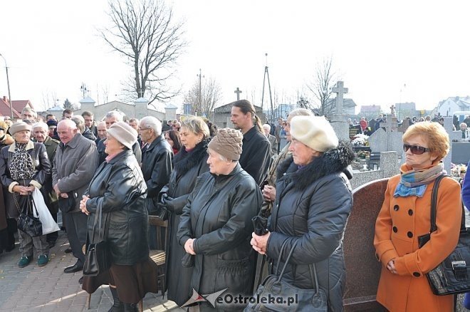 Rzekuń: Święto Zmarłych i procesja na cmentarzu parafialnym [01.11.2013] - zdjęcie #5 - eOstroleka.pl