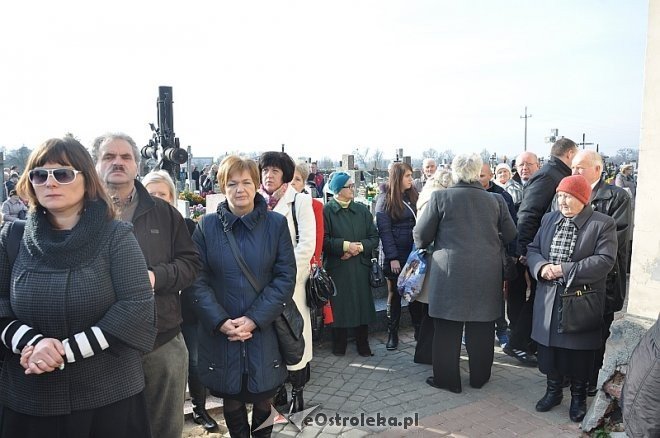 Rzekuń: Święto Zmarłych i procesja na cmentarzu parafialnym [01.11.2013] - zdjęcie #6 - eOstroleka.pl