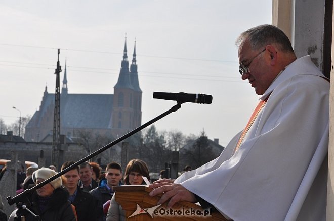 Rzekuń: Święto Zmarłych i procesja na cmentarzu parafialnym [01.11.2013] - zdjęcie #8 - eOstroleka.pl