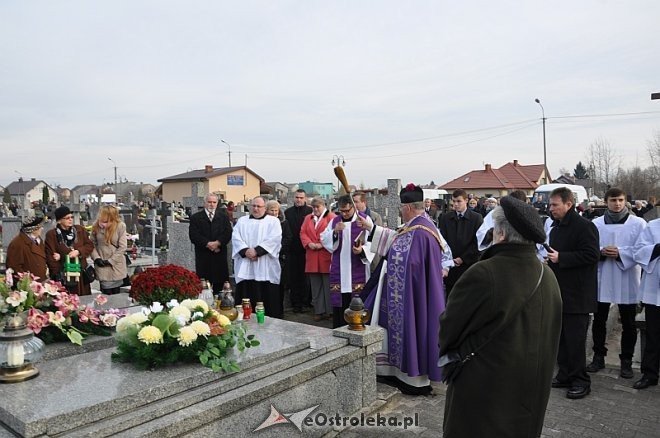 Rzekuń: Święto Zmarłych i procesja na cmentarzu parafialnym [01.11.2013] - zdjęcie #13 - eOstroleka.pl
