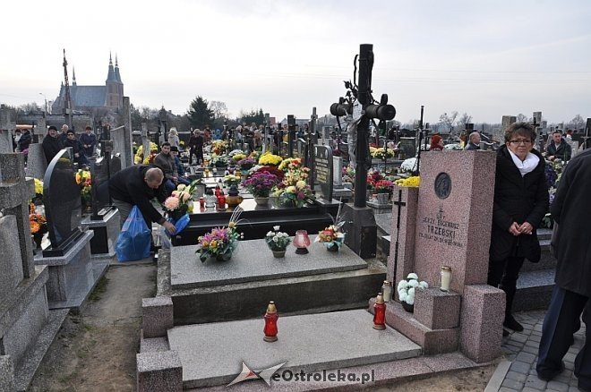 Rzekuń: Święto Zmarłych i procesja na cmentarzu parafialnym [01.11.2013] - zdjęcie #16 - eOstroleka.pl