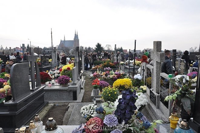Rzekuń: Święto Zmarłych i procesja na cmentarzu parafialnym [01.11.2013] - zdjęcie #17 - eOstroleka.pl