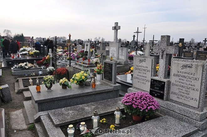 Rzekuń: Święto Zmarłych i procesja na cmentarzu parafialnym [01.11.2013] - zdjęcie #18 - eOstroleka.pl
