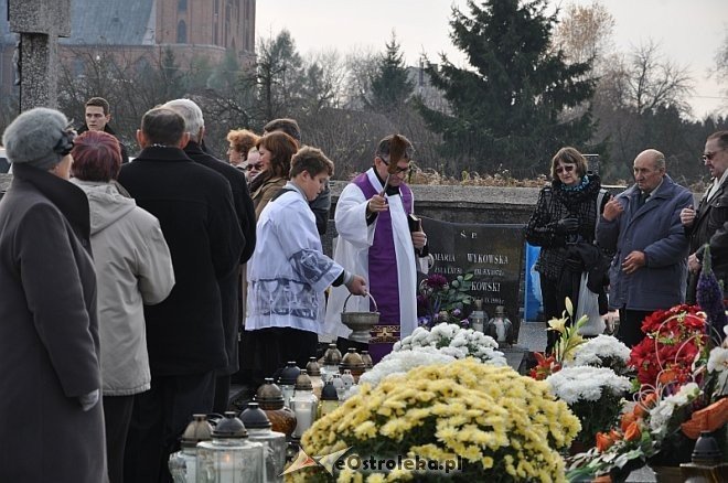 Rzekuń: Święto Zmarłych i procesja na cmentarzu parafialnym [01.11.2013] - zdjęcie #20 - eOstroleka.pl