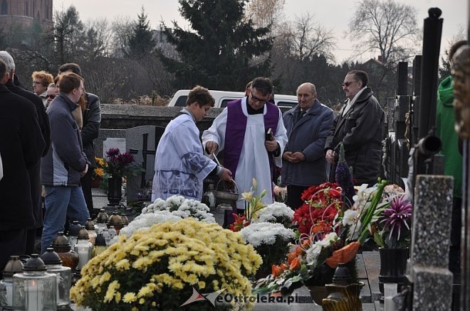 Rzekuń: Święto Zmarłych i procesja na cmentarzu parafialnym [01.11.2013] - zdjęcie #21 - eOstroleka.pl