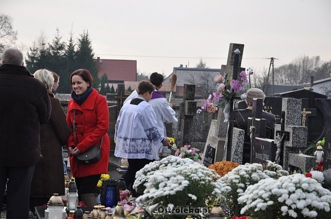 Rzekuń: Święto Zmarłych i procesja na cmentarzu parafialnym [01.11.2013] - zdjęcie #22 - eOstroleka.pl