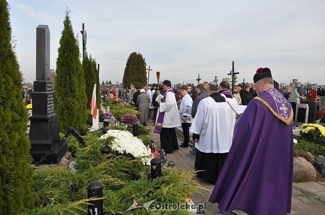 Rzekuń: Święto Zmarłych i procesja na cmentarzu parafialnym [01.11.2013] - zdjęcie #28 - eOstroleka.pl