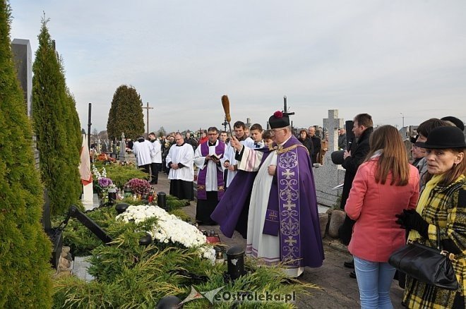 Rzekuń: Święto Zmarłych i procesja na cmentarzu parafialnym [01.11.2013] - zdjęcie #31 - eOstroleka.pl