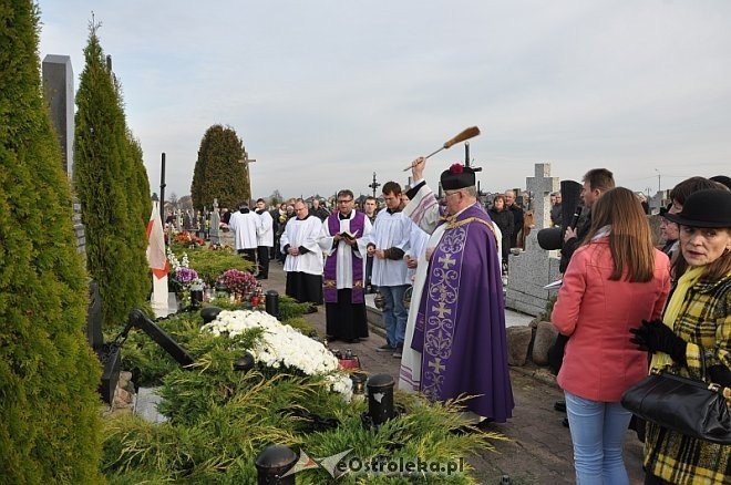 Rzekuń: Święto Zmarłych i procesja na cmentarzu parafialnym [01.11.2013] - zdjęcie #8 - eOstroleka.pl