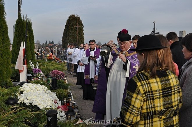 Rzekuń: Święto Zmarłych i procesja na cmentarzu parafialnym [01.11.2013] - zdjęcie #34 - eOstroleka.pl