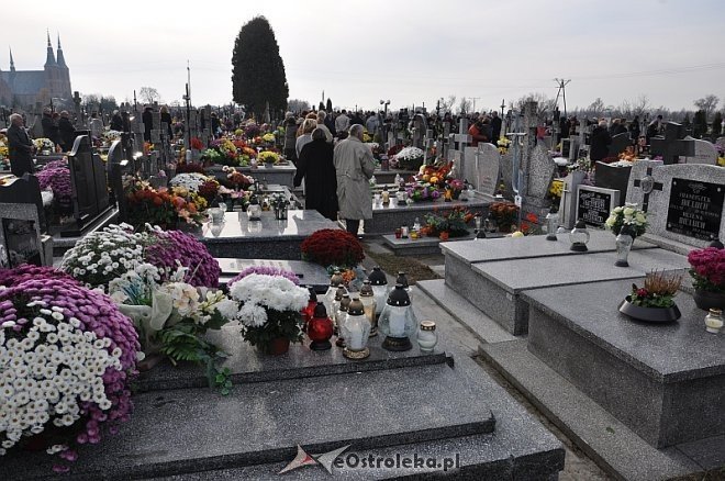 Rzekuń: Święto Zmarłych i procesja na cmentarzu parafialnym [01.11.2013] - zdjęcie #37 - eOstroleka.pl