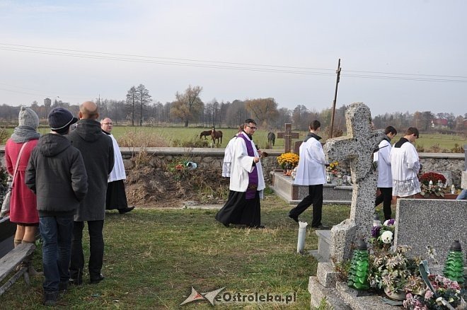 Rzekuń: Święto Zmarłych i procesja na cmentarzu parafialnym [01.11.2013] - zdjęcie #39 - eOstroleka.pl