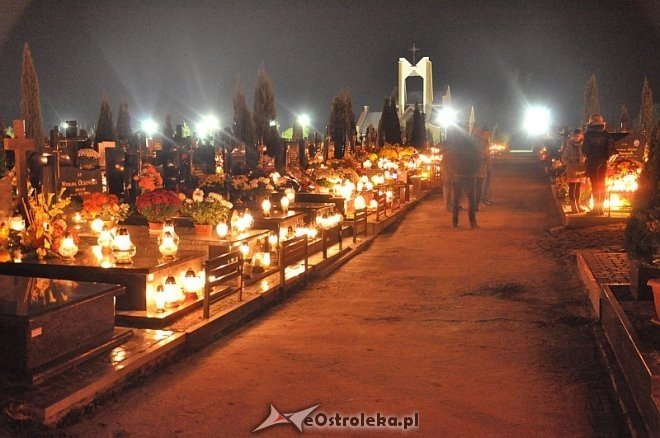 Zobacz ostrołęckie cmentarze nocą [01.11.2013] - zdjęcie #13 - eOstroleka.pl
