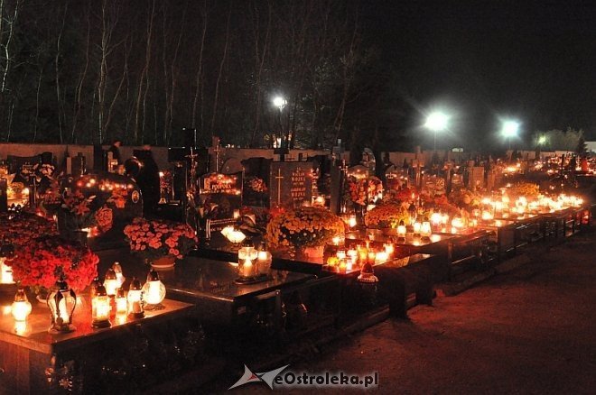 Zobacz ostrołęckie cmentarze nocą [01.11.2013] - zdjęcie #21 - eOstroleka.pl