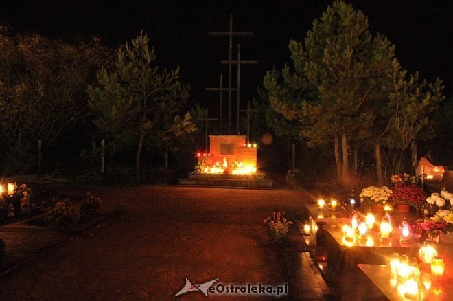 Zobacz ostrołęckie cmentarze nocą [01.11.2013] - zdjęcie #29 - eOstroleka.pl