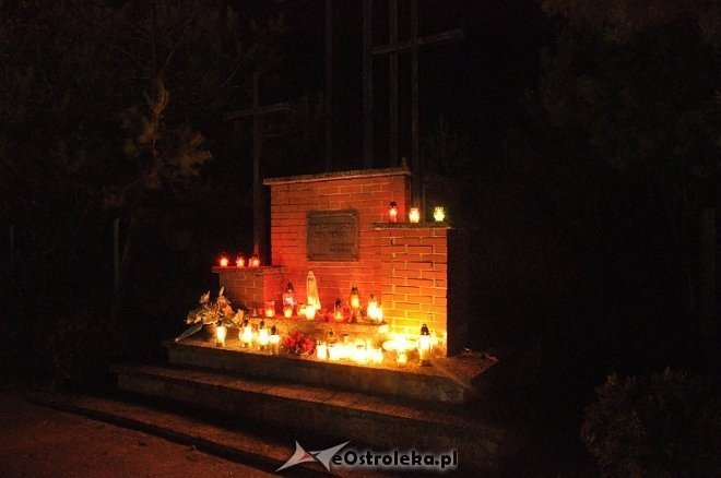 Zobacz ostrołęckie cmentarze nocą [01.11.2013] - zdjęcie #30 - eOstroleka.pl