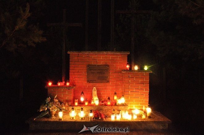 Zobacz ostrołęckie cmentarze nocą [01.11.2013] - zdjęcie #31 - eOstroleka.pl
