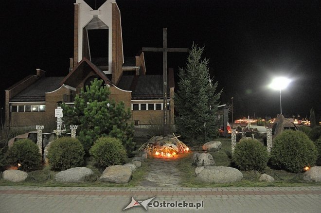 Zobacz ostrołęckie cmentarze nocą [01.11.2013] - zdjęcie #34 - eOstroleka.pl