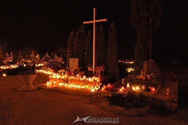 Zobacz ostrołęckie cmentarze nocą [01.11.2013] - zdjęcie #7 - eOstroleka.pl