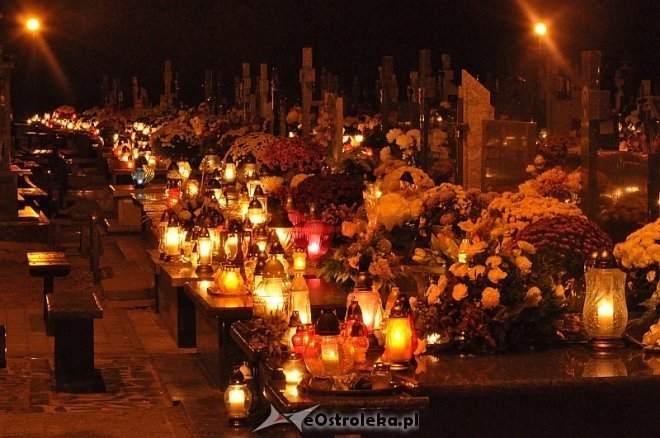 Zobacz ostrołęckie cmentarze nocą [01.11.2013] - zdjęcie #8 - eOstroleka.pl