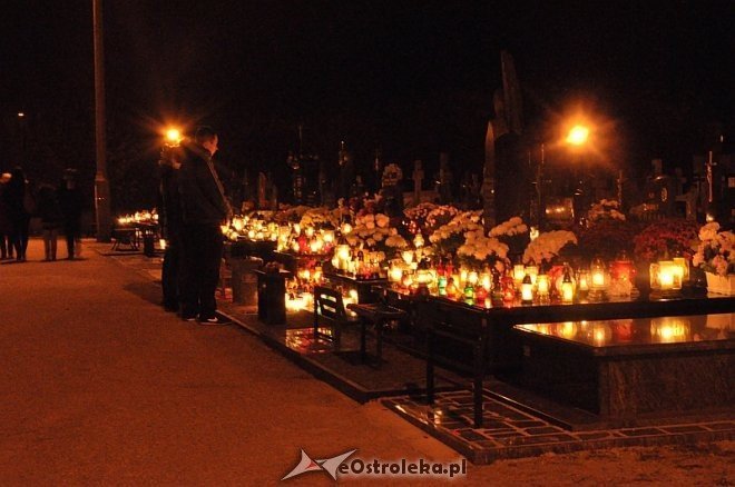 Zobacz ostrołęckie cmentarze nocą [01.11.2013] - zdjęcie #9 - eOstroleka.pl