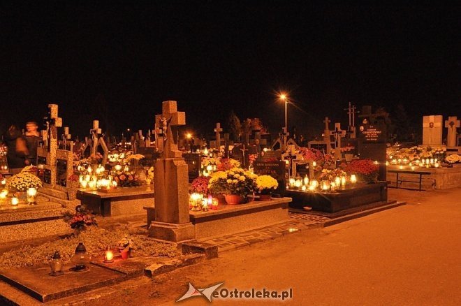 Zobacz ostrołęckie cmentarze nocą [01.11.2013] - zdjęcie #12 - eOstroleka.pl