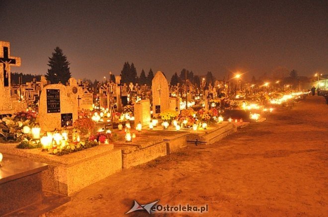 Zobacz ostrołęckie cmentarze nocą [01.11.2013] - zdjęcie #14 - eOstroleka.pl