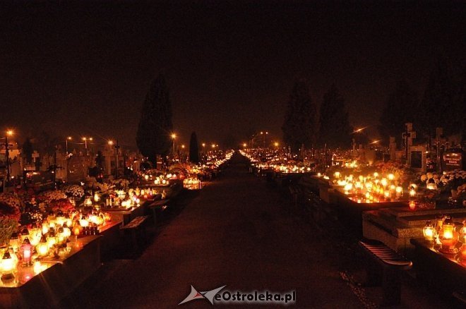 Zobacz ostrołęckie cmentarze nocą [01.11.2013] - zdjęcie #20 - eOstroleka.pl