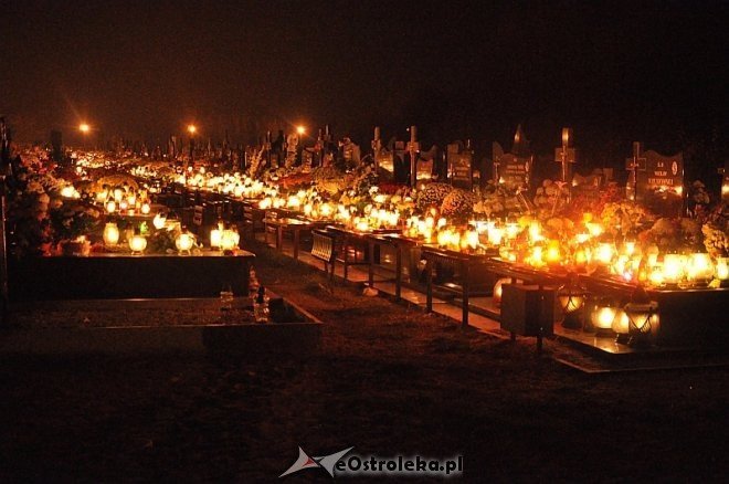 Zobacz ostrołęckie cmentarze nocą [01.11.2013] - zdjęcie #22 - eOstroleka.pl