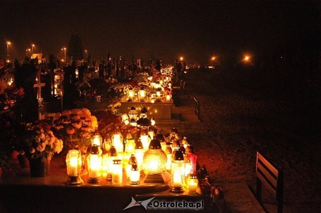 Zobacz ostrołęckie cmentarze nocą [01.11.2013] - zdjęcie #24 - eOstroleka.pl