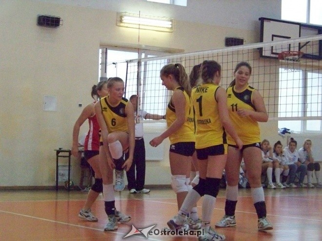 Kadetki: Nike Ostrołęka - Olimpia Węgrów (03.11.2013) - zdjęcie #26 - eOstroleka.pl