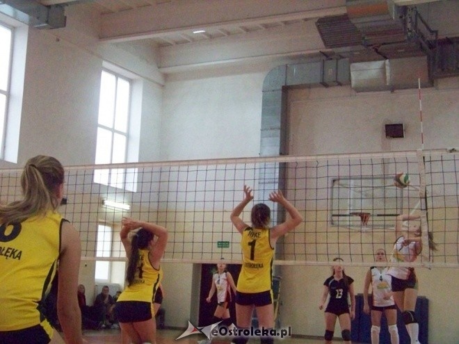 Kadetki: Nike Ostrołęka - Olimpia Węgrów (03.11.2013) - zdjęcie #19 - eOstroleka.pl