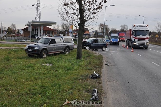 Zderzenie dwóch aut przy obwodnicy. Sprawca ukarany mandatem [04.11.2013] - zdjęcie #1 - eOstroleka.pl