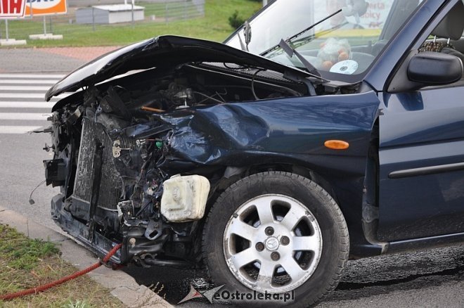 Zderzenie dwóch aut przy obwodnicy. Sprawca ukarany mandatem [04.11.2013] - zdjęcie #4 - eOstroleka.pl