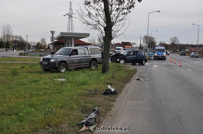 Zderzenie dwóch aut przy obwodnicy. Sprawca ukarany mandatem [04.11.2013] - zdjęcie #9 - eOstroleka.pl