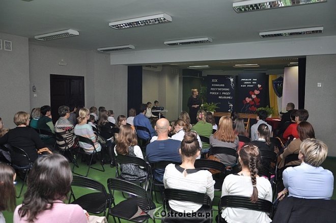 XIX Międzyszkolny Konkurs Recytatorski Prozy i Poezji Religijnej [05.11.2013] - zdjęcie #16 - eOstroleka.pl