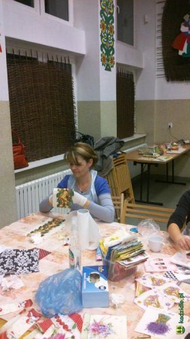 Mieszkanki Kadzidła poznały tajniki sztuki zdobniczej – decoupage [06.11.2013] - zdjęcie #5 - eOstroleka.pl