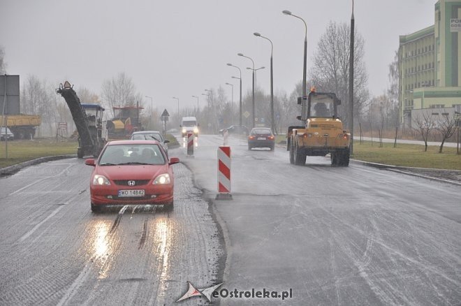Uwaga kierowcy: Utrudnienia na Alei Jana Pawła II  [08.11.2013] - zdjęcie #7 - eOstroleka.pl