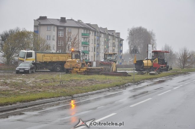 Uwaga kierowcy: Utrudnienia na Alei Jana Pawła II  [08.11.2013] - zdjęcie #3 - eOstroleka.pl
