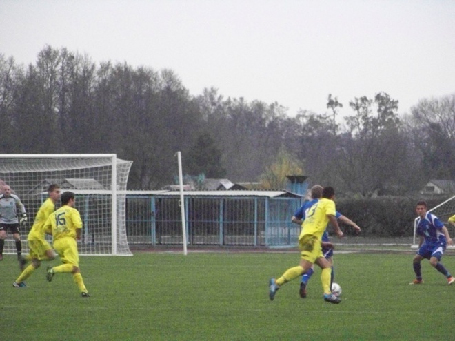Korona HiD Ostrołęka - Wisła II Płock (09.11.2013) - zdjęcie #21 - eOstroleka.pl