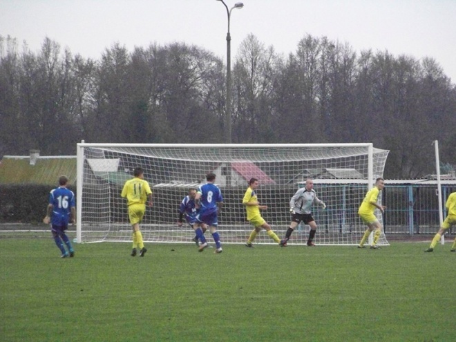 Korona HiD Ostrołęka - Wisła II Płock (09.11.2013) - zdjęcie #20 - eOstroleka.pl