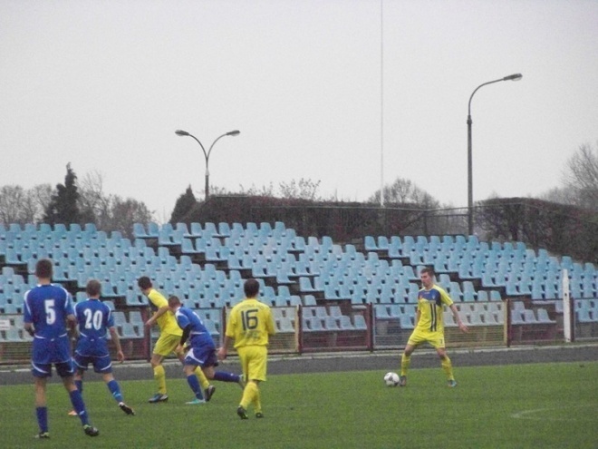 Korona HiD Ostrołęka - Wisła II Płock (09.11.2013) - zdjęcie #13 - eOstroleka.pl