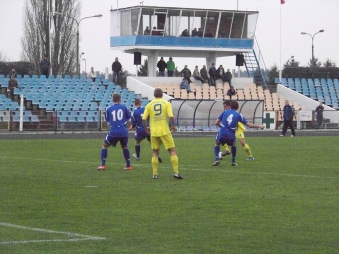 Korona HiD Ostrołęka - Wisła II Płock (09.11.2013) - zdjęcie #9 - eOstroleka.pl