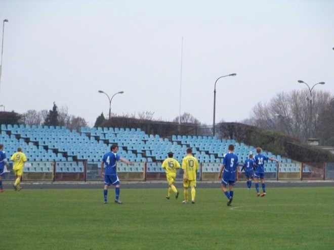 Korona HiD Ostrołęka - Wisła II Płock (09.11.2013) - zdjęcie #4 - eOstroleka.pl