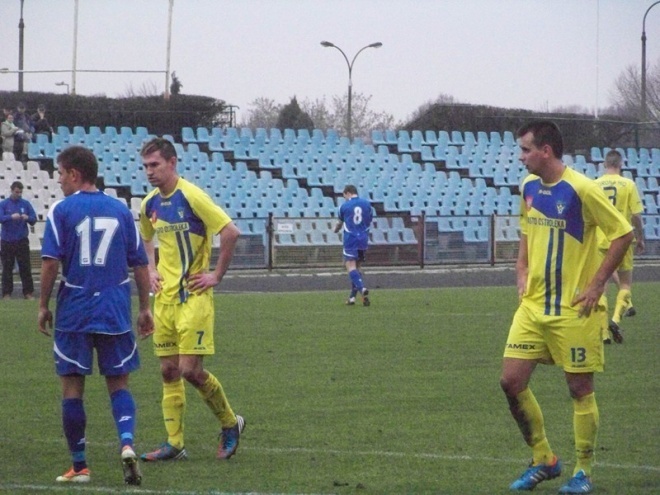Korona HiD Ostrołęka - Wisła II Płock (09.11.2013) - zdjęcie #2 - eOstroleka.pl